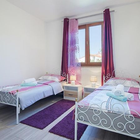 Kaylie Apartment Pula Luaran gambar