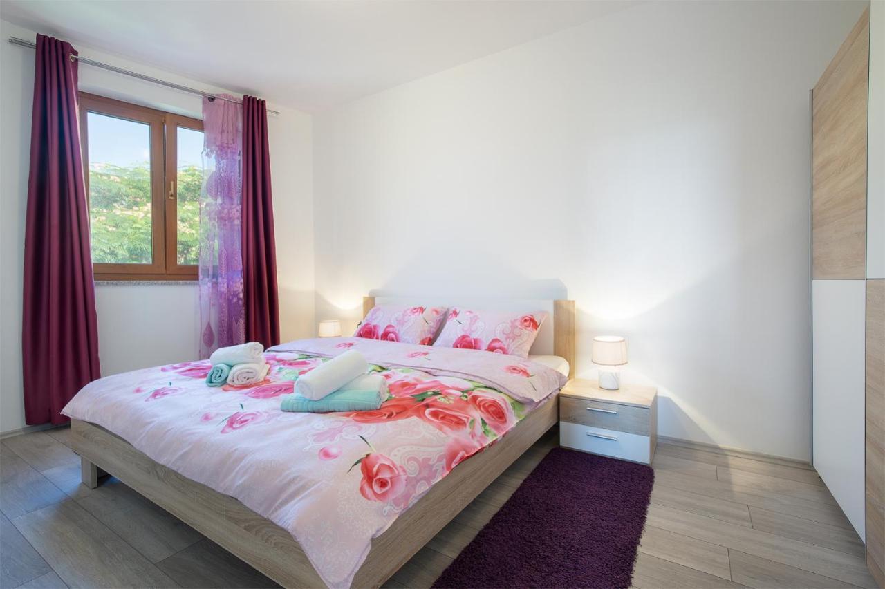 Kaylie Apartment Pula Luaran gambar