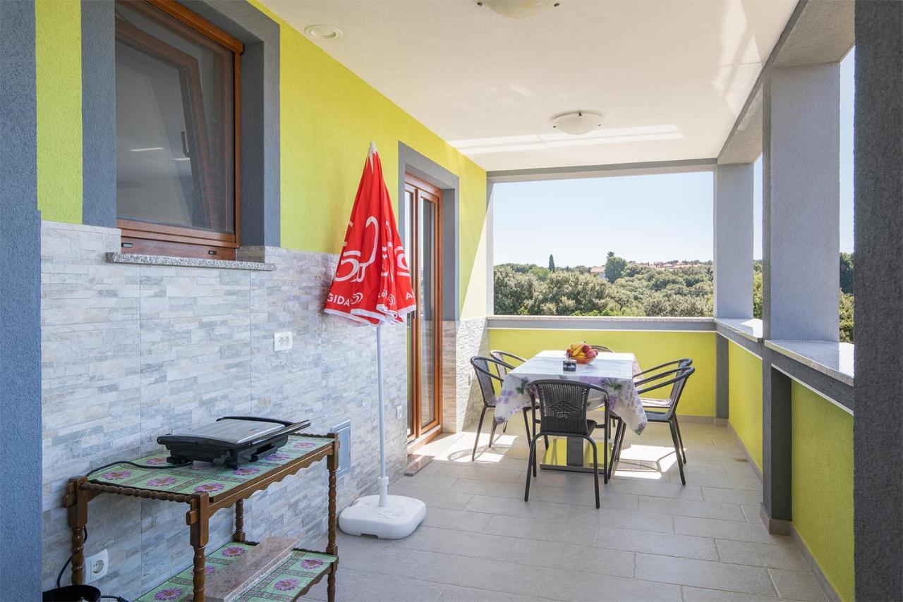 Kaylie Apartment Pula Luaran gambar