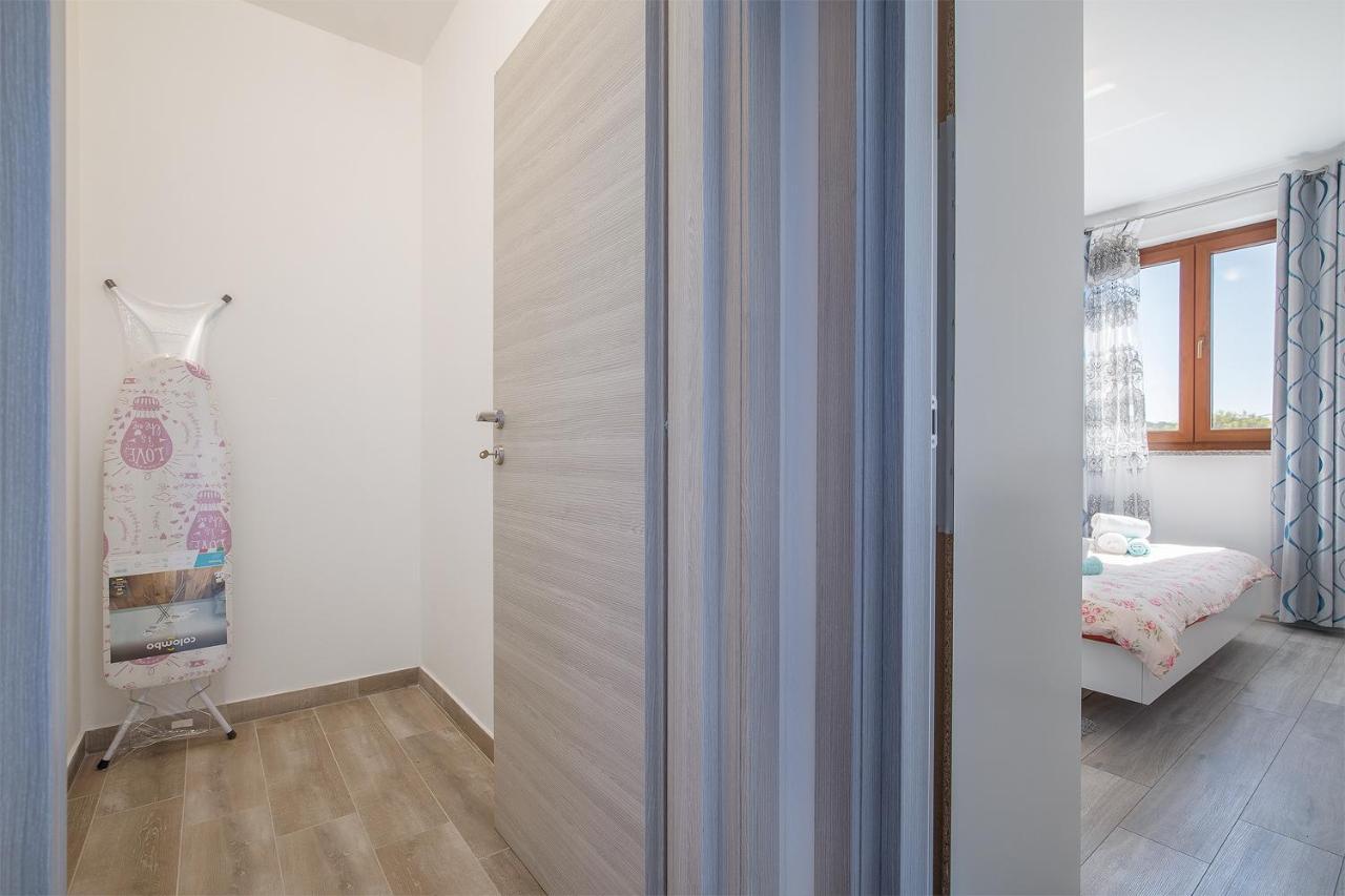 Kaylie Apartment Pula Luaran gambar