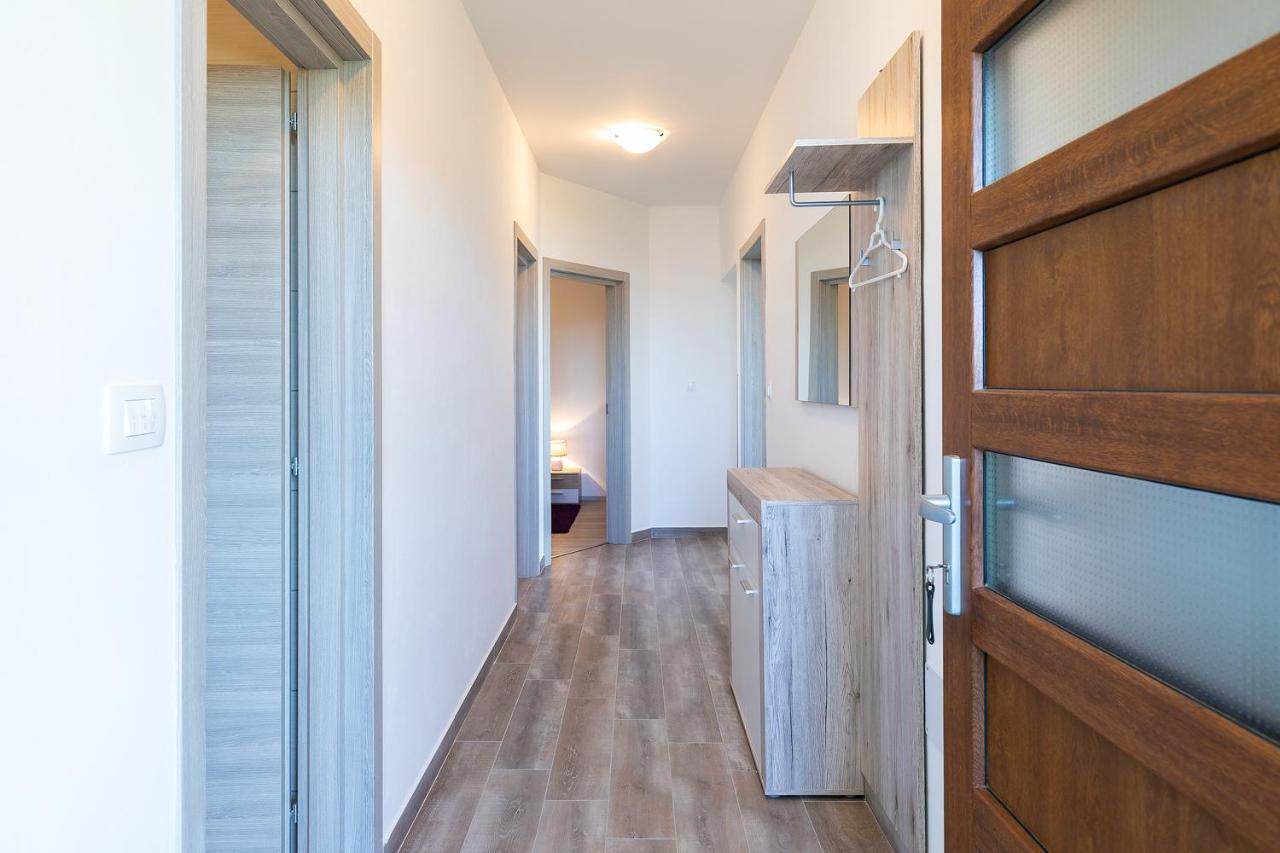 Kaylie Apartment Pula Luaran gambar