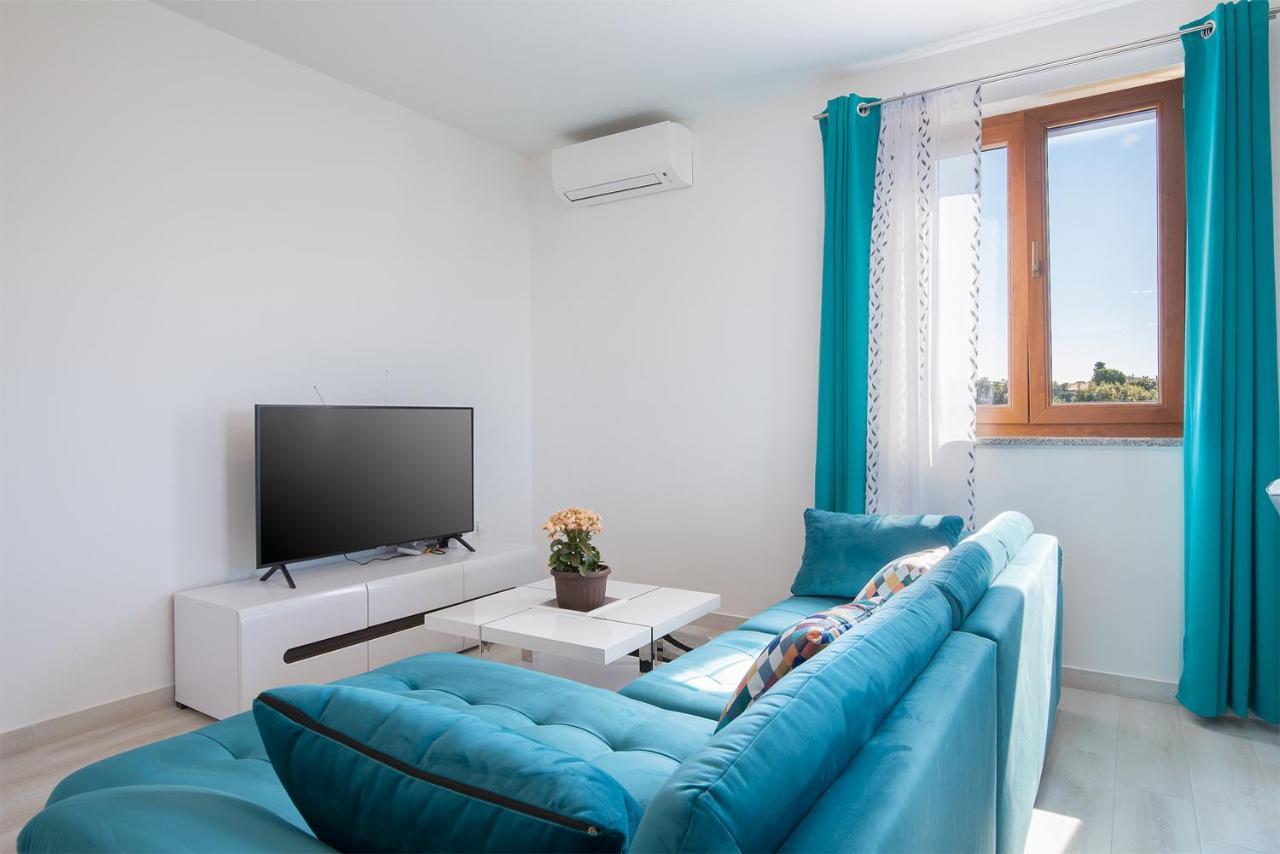 Kaylie Apartment Pula Luaran gambar