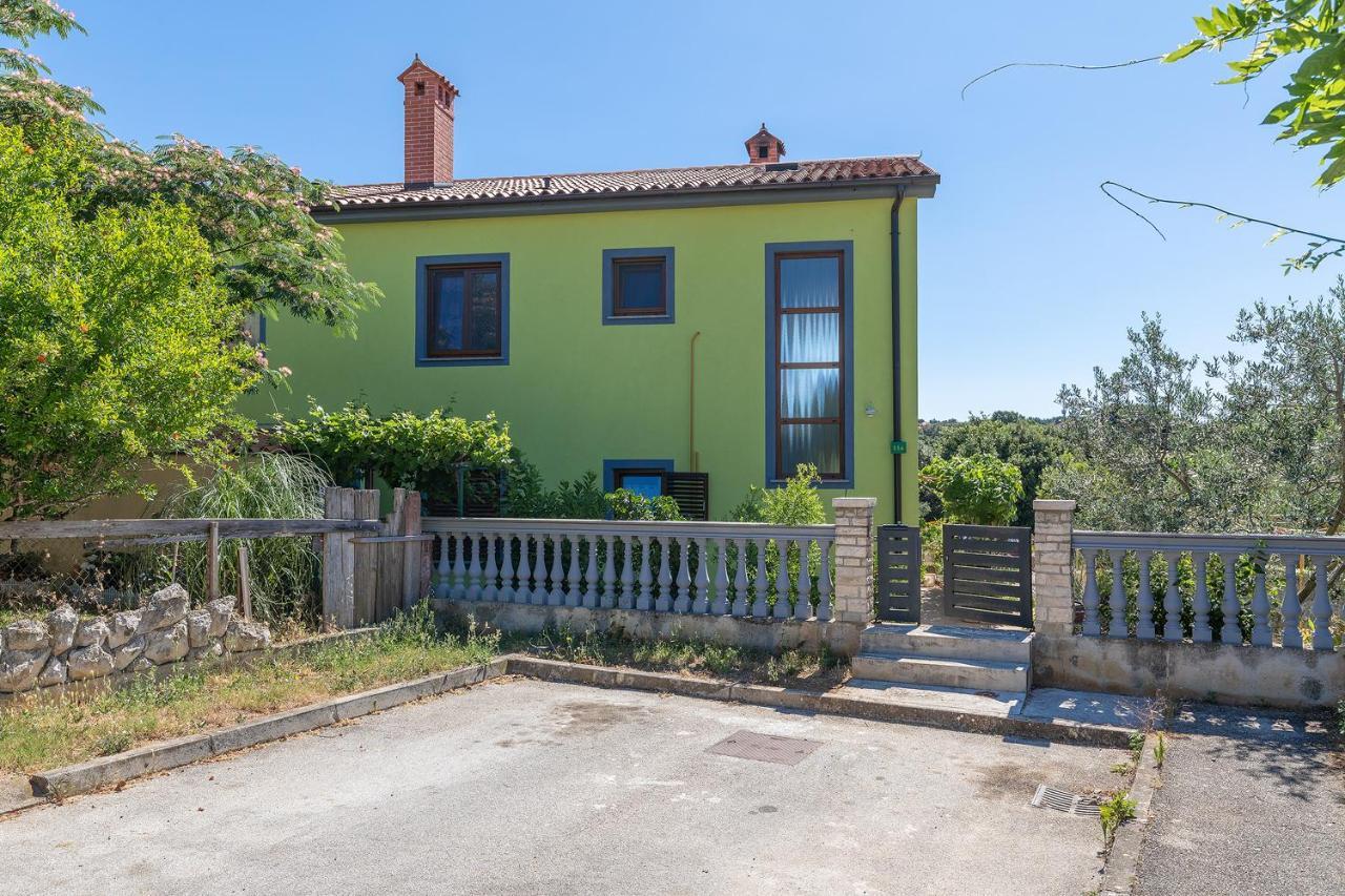 Kaylie Apartment Pula Luaran gambar
